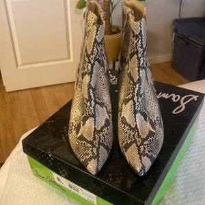Snake like stacked hill, boot, size 10